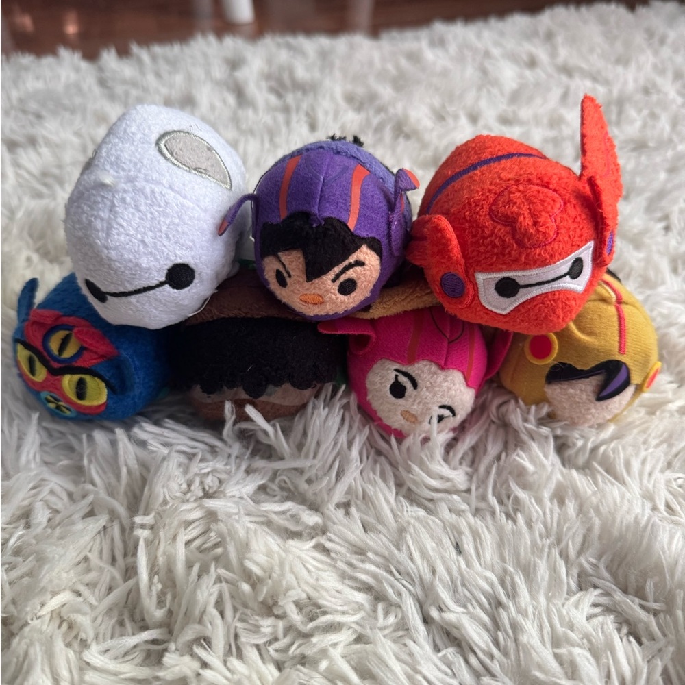 Disney Tsum Tsum Big Hero 6 7-pack Plush Set- like new, complete collection!